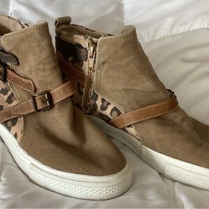 Blowfish sneakers size 8.5